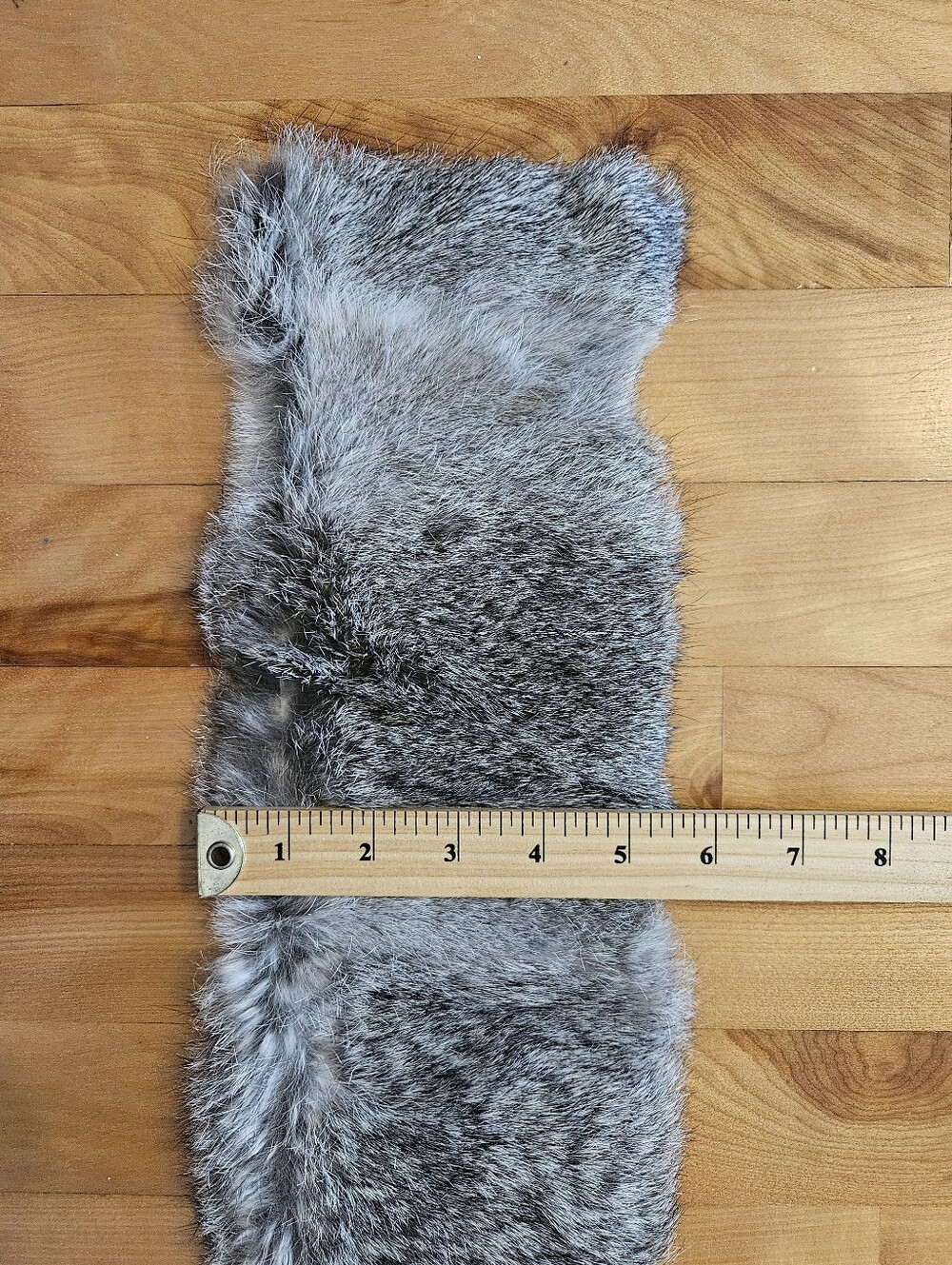 Exquisitely Soft Silver-Grey Real Fur Scarf Approx 38" Long x 5.5" Wide - Picture 12 of 16
